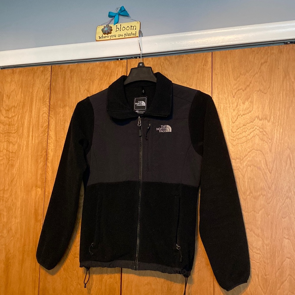 The North Face Women’s jacket. Black and Xs